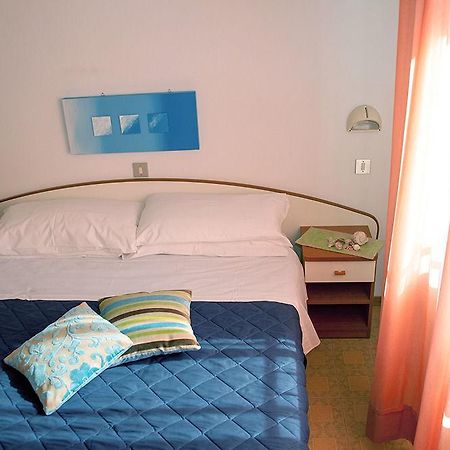 Hotel Gialpina Viserba Di Rimini Extérieur photo